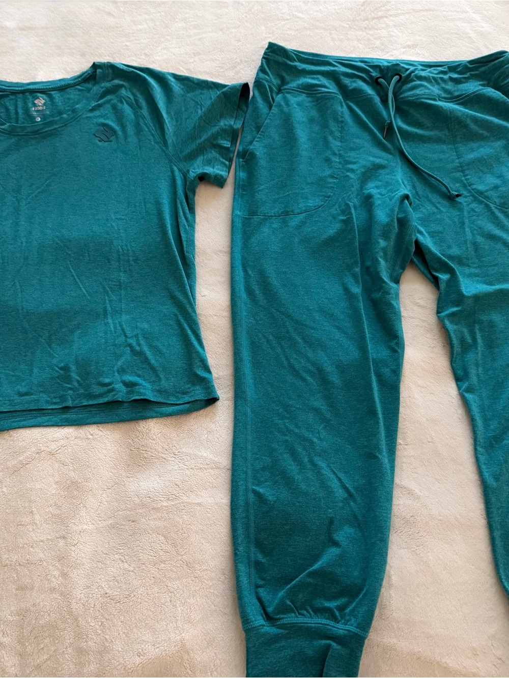 Running Rabbit 2pc Teal T-shirt & Jogger Pants XL